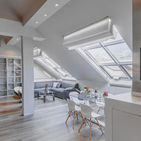 Luxury In Centre Апартаменты